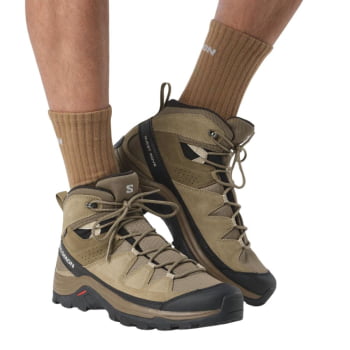 BOTA MASCULINA QUEST ROVE GORE-TEX MARROM E PRETA SALOMON