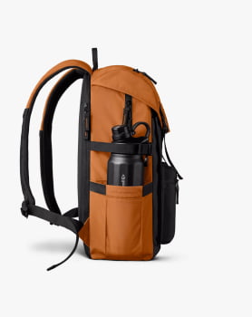 MOCHILA PELICAN 2.0 30L PRETO E CARAMELO - GALÁPAGOS