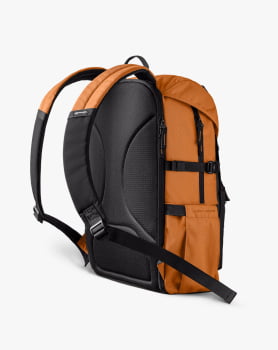 MOCHILA PELICAN 2.0 30L PRETO E CARAMELO - GALÁPAGOS