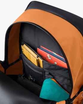 MOCHILA PELICAN 2.0 30L PRETO E CARAMELO - GALÁPAGOS