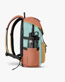 MOCHILA PELICAN 2.0 30L SALMÃO MOSTARDA E TURQUESA - GALÁPAGOS
