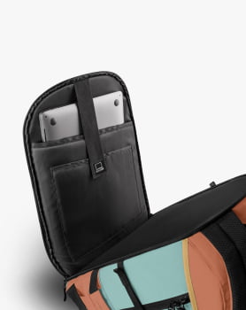 MOCHILA PELICAN 2.0 30L SALMÃO MOSTARDA E TURQUESA - GALÁPAGOS