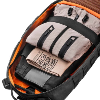 MOCHILA ASSAULT URBAN 2.0 EDIÇÃO 10 ANOS 35L PRETA - INVICTUS