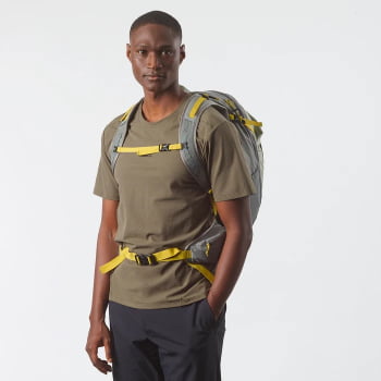 MOCHILA DE HIKING TRAILBLAZER 30 LITROS BEGE E AMARELO - SALOMON