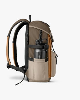 MOCHILA PELICAN 2.0 30L MARROM CARAMELO E CAQUI - GALÁPAGOS