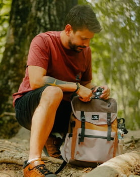 MOCHILA PELICAN 2.0 30L MARROM CARAMELO E CAQUI - GALÁPAGOS